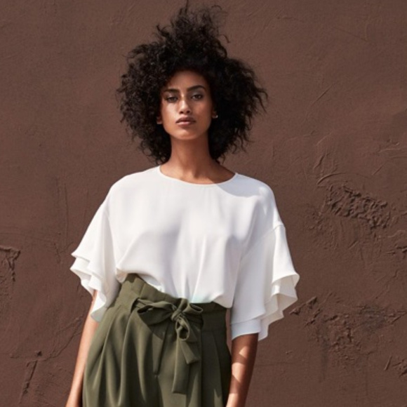 - Tops - *NEW* Flounce-sleeved blouse in cream sz 6